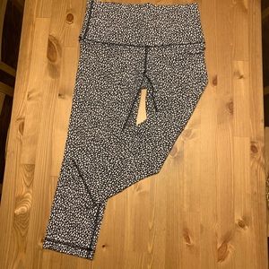 SOLD 8/26 Lululemon Crop Leggings - Size 10